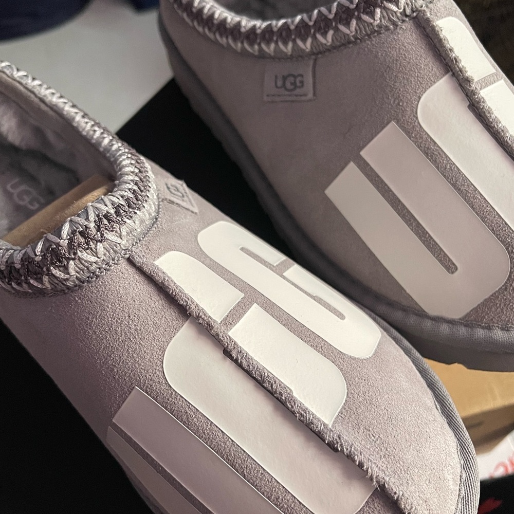 Women Ugg slides
